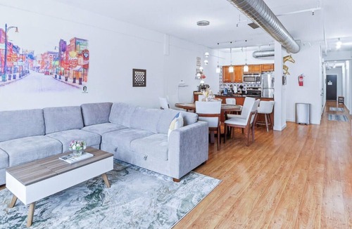 Downtown Memphis Apartment | Modern Spacious Loft in Downtown w/free parking