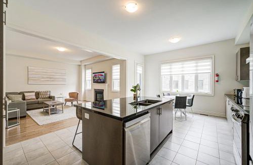 Richmond Hill Apartment | Modern Spacious Luxury detached-House new in RH