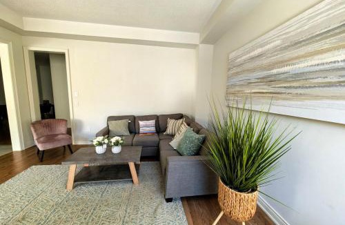 Richmond Hill Apartment | Modern Spacious Luxury detached-House new in RH