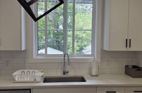 Tuxedo Park Apartment | Modern Spacious Private Carriage House w/Free Parking