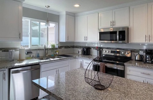 Arden-Arcade House | Modern, spacious, quiet home close to the River