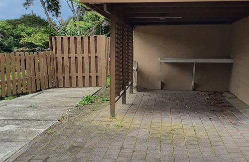 Te Rapa Apartment | Modern & Spacious Upper Level Apartment with views