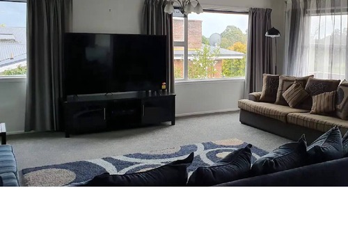 Te Rapa Apartment | Modern & Spacious Upper Level Apartment with views