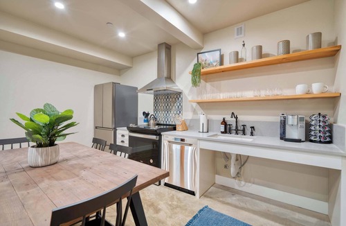 Mississippi District Apartment | Modern Spanish 3BR | Steps to Mississippi