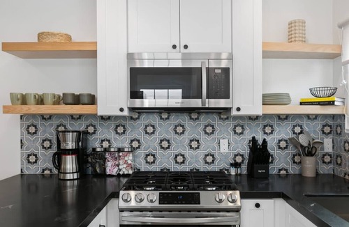 Hillcrest Apartment | Modern Spanish Living in Prime Location Area
