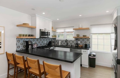 Hillcrest Apartment | Modern Spanish Living in Prime Location Area