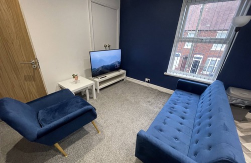 Cradley Apartment | Modern Specious 2 Bedroom Apartment