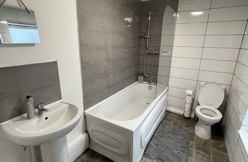 Cradley Apartment | Modern Specious 2 Bedroom Apartment