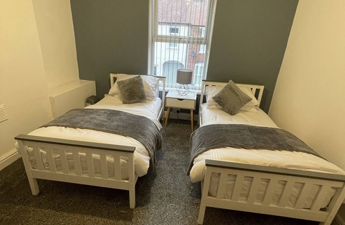 Cradley Apartment | Modern Specious 2 Bedroom Apartment