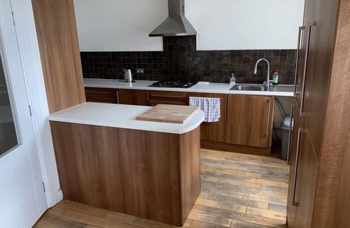 Larkhall Apartment | Modern Split Level Serviced Apartment