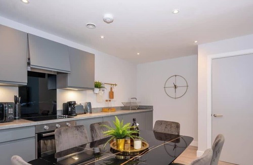 Salford Apartment | Modern, Spotless & Close to City Hotspots!