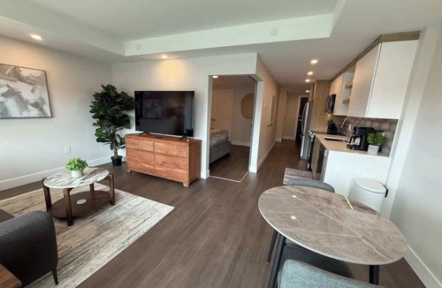 Downtown Halifax Apartment | Modern & spotless 1 BR downtown with 6 appliances