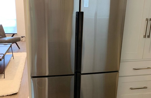 College Park Condo | Modern Springhill condo with pool, desirable location!