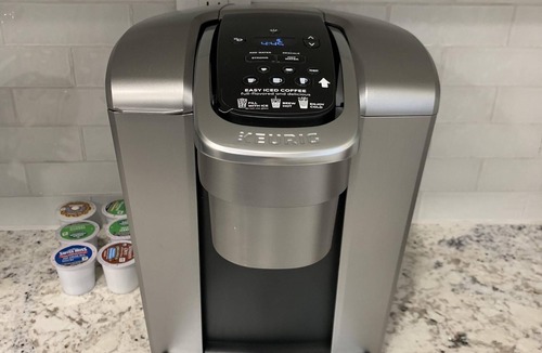 College Park Condo | Modern Springhill condo with pool, desirable location!