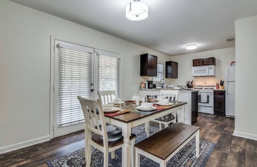 West San Antonio House | Modern Stay for BMT & SeaWorld Trips | Private W/D