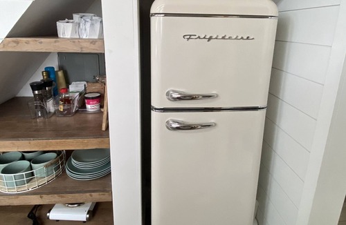 Gold Hill Apartment | Modern stay in the country