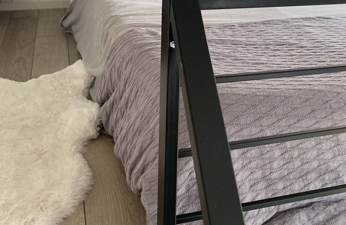 Gold Hill Apartment | Modern stay in the country