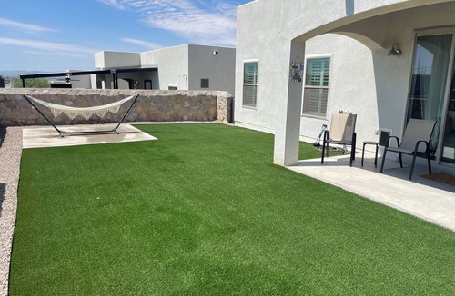 Biggs Field House | Modern Stay in the Desert Oasis
