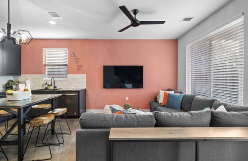 Montopolis House | Modern Stay Near Airport, COTA & Downtown, Trails Nearby