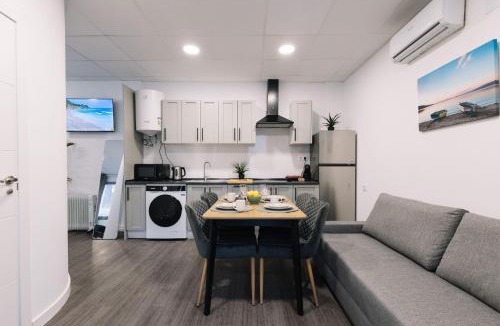 Benicalap Apartment | Modern Stay Near Benicalap Park