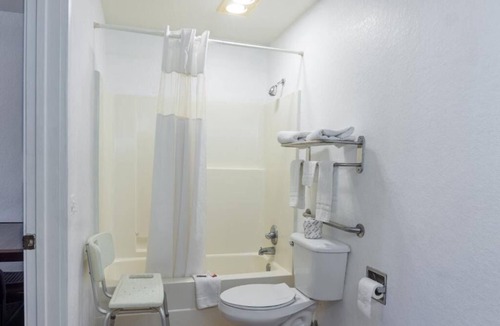 San Antonio Hotel | Modern Stay Near Zoo, Alamo & River Walk w/Parking