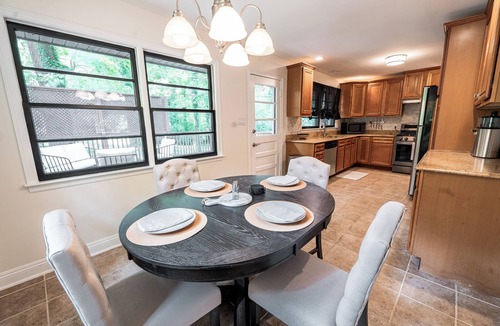 Greensboro House | Modern Stay on Green Valley - 2.5 mi to downtown Greensboro