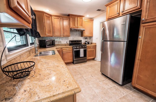 Greensboro House | Modern Stay on Green Valley - 2.5 mi to downtown Greensboro
