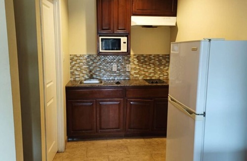 Gonzales Hotel | Modern Stay w/Kitchenette | Near Gonzales Hotspots & Park Access | 2 Units