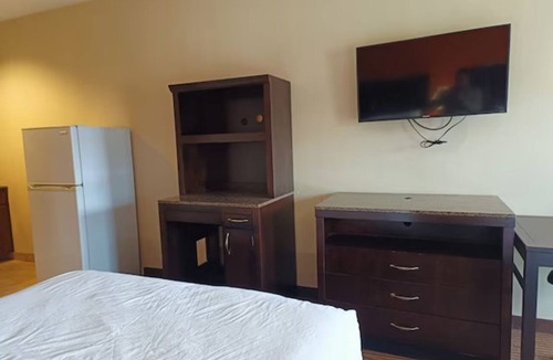 Gonzales Hotel | Modern Stay w/Kitchenette | Near Gonzales Hotspots & Park Access | 2 Units