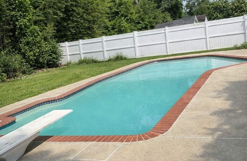 Rosaryville House | Modern Stay with hottub and pool