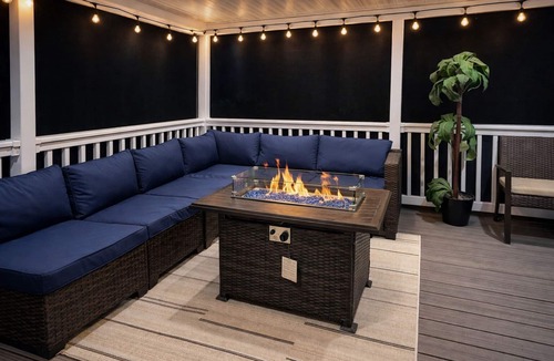 Rosaryville House | Modern Stay with hottub and pool