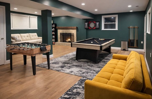 Rosaryville House | Modern Stay with hottub and pool