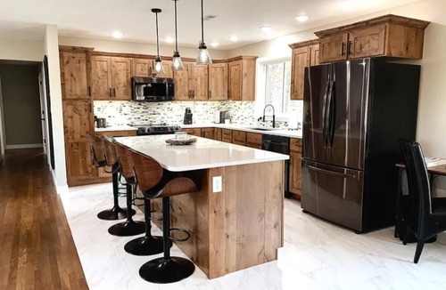 Columbia House | Modern Staycation