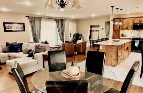 Columbia House | Modern Staycation