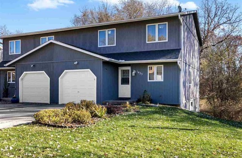 Coralville House | Modern Stays Rental presents this home to you. Make memories here!