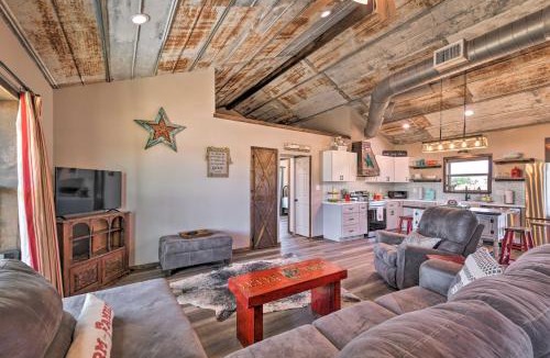 Morgan Mill House | Modern Stephenville Farmhouse: 8 Mi to Dtwn!