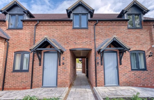 Priors Marston Apartment | Modern Stockton Studio Room, Free WiFi & Parking