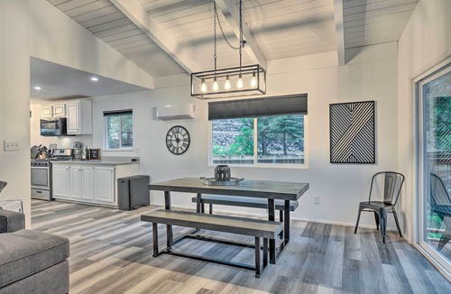 Strawberry Cabin | Modern Strawberry Cabin w/Deck & Fire Pit