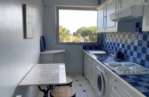 Saint-Palais-sur-Mer Apartment | Modern studio 2* with balcony, St Palais center, secure parking