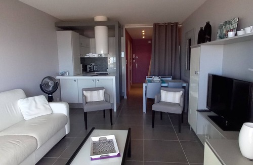 Saint-Jean-de-Monts Apartment | Modern Studio Rent 4 Pers, Parking, Sea View