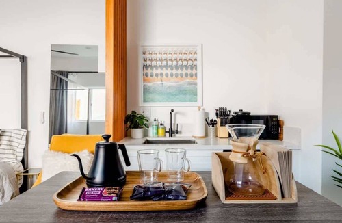 Ladera Heights Apartment | Modern Studio | 10min to LAX & SoFi + Patio & WiFi
