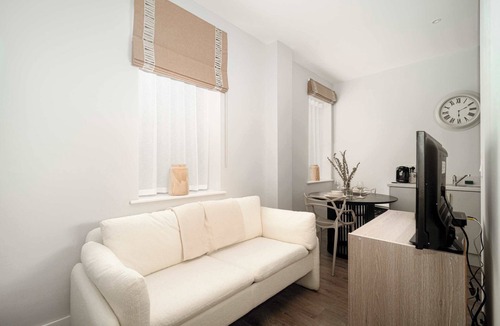 Crosby Apartment | Modern Studio Apartment in Waterloo, Liverpool