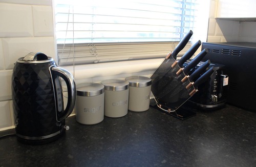 Chatham House | Modern studio apartment with parking