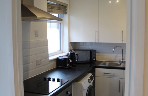 Chatham House | Modern studio apartment with parking