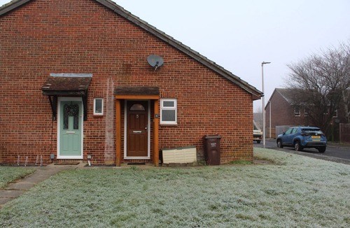 Chatham House | Modern studio apartment with parking