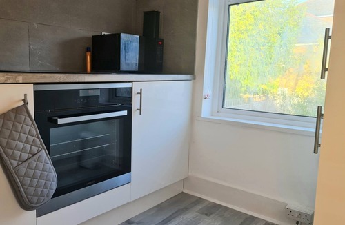 Hanworth Apartment | Modern Studio Apartment