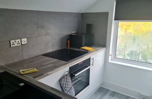 Hanworth Apartment | Modern Studio Apartment