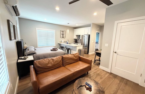 Central West End Apartment | Modern Studio Apartment in Heart of CWEn