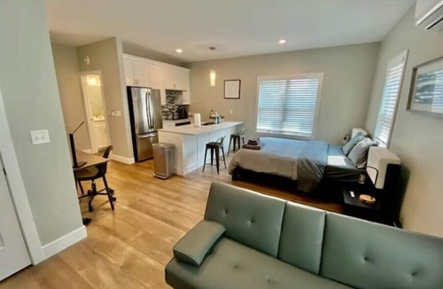 Central West End Apartment | Modern Studio Apartment in Central West end, BJ Hospital