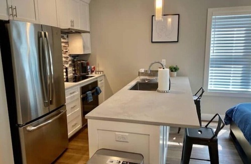Central West End Apartment | Modern Studio Apartment in Central West end, BJ Hospital